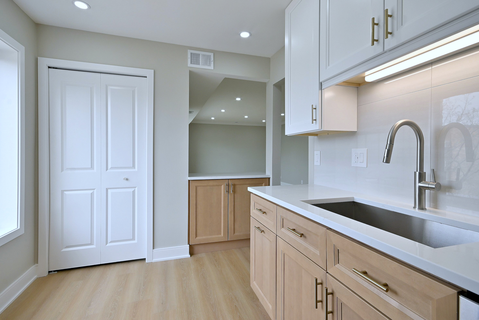 945 E Kenilworth Avenue #312, Palatine, IL 60074