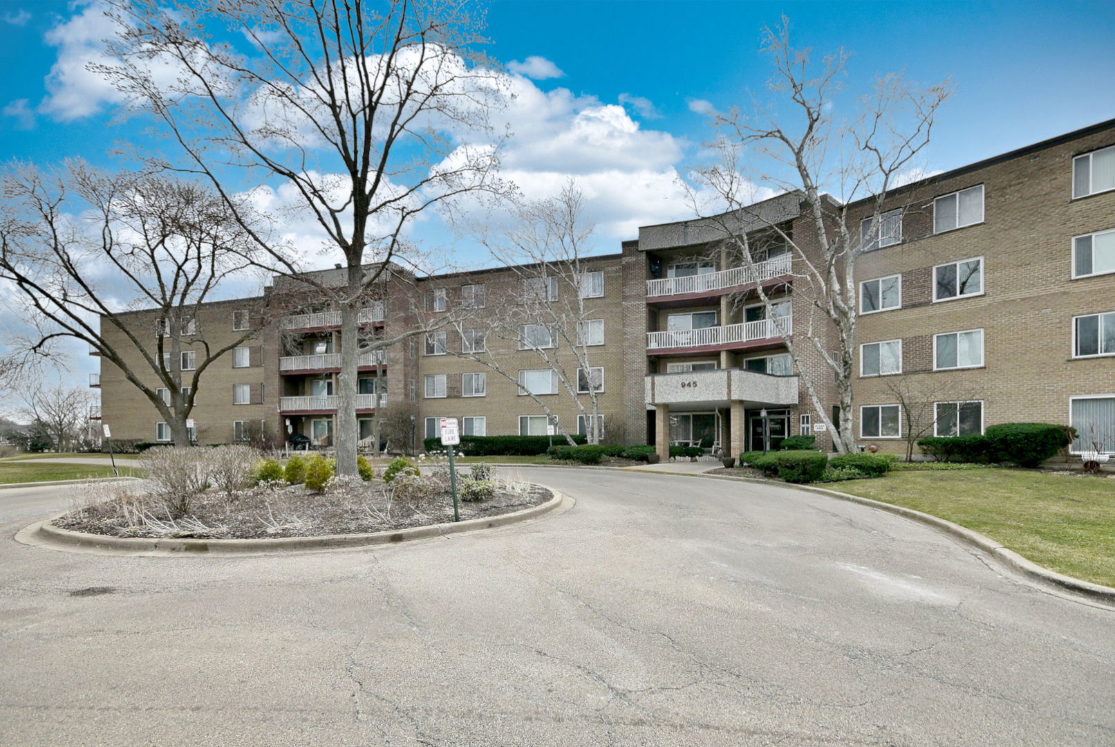 945 E Kenilworth Avenue #312, Palatine, IL 60074