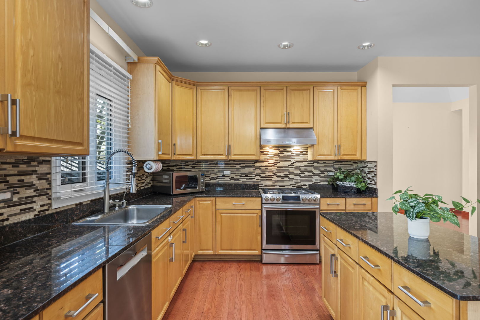 155 Lilac Lane, Wheeling, IL 60090