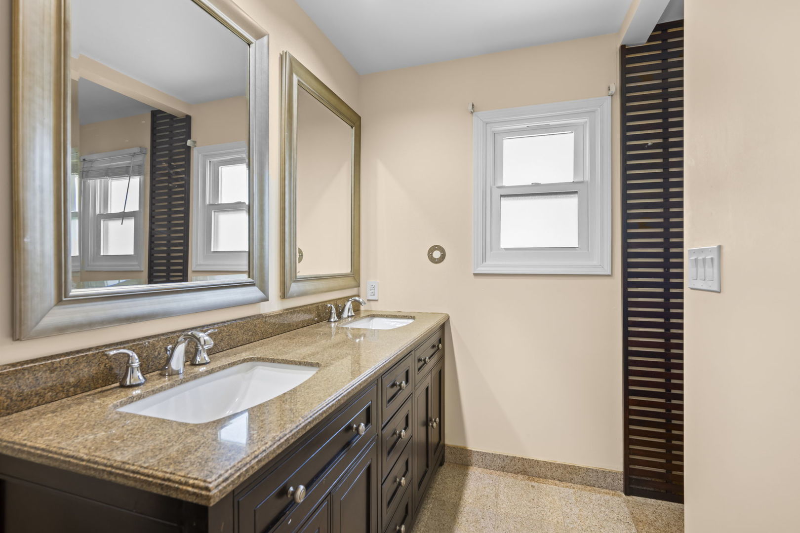 155 Lilac Lane, Wheeling, IL 60090