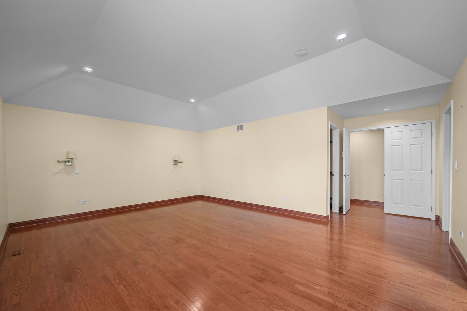 155 Lilac Lane, Wheeling, IL 60090