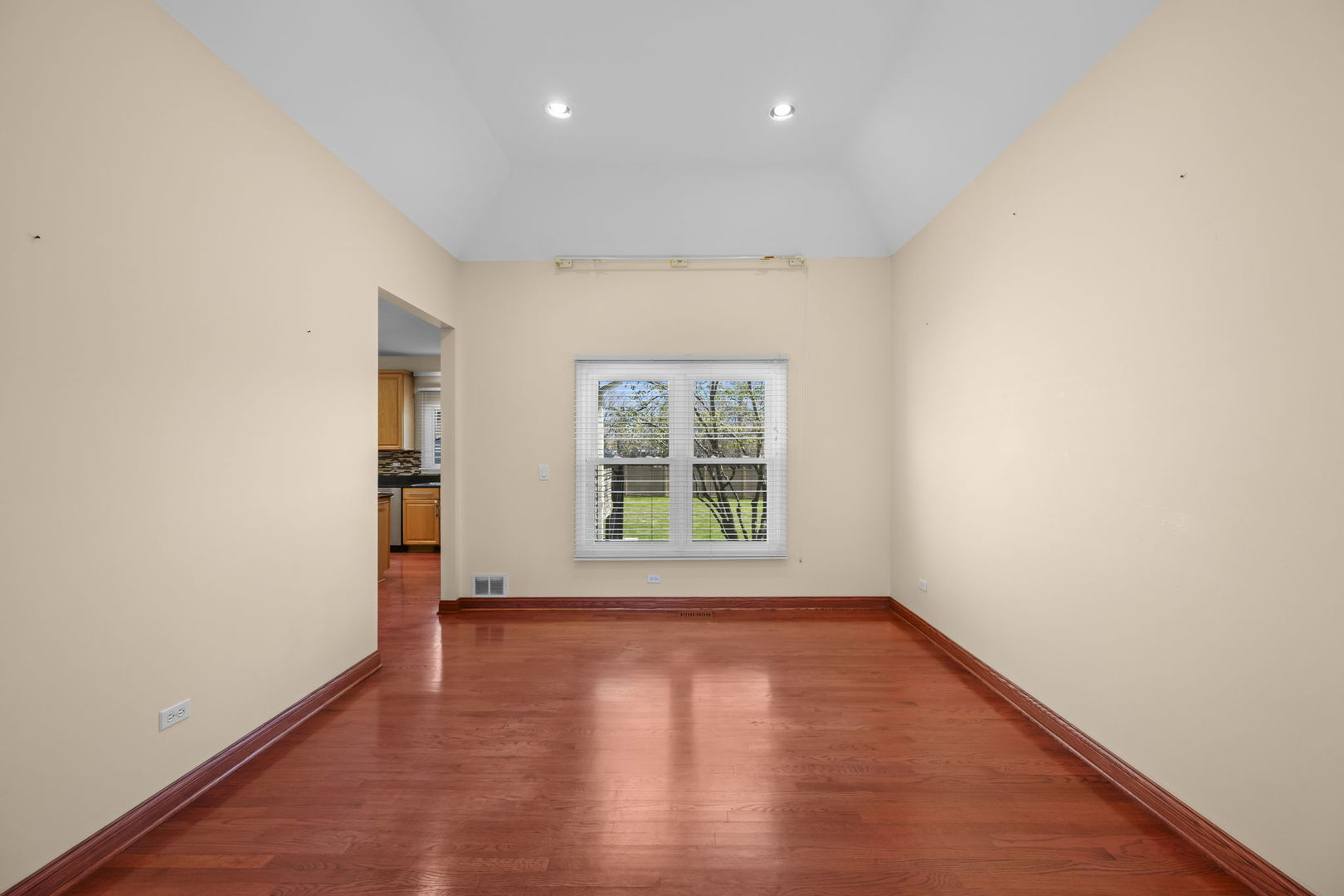 155 Lilac Lane, Wheeling, IL 60090