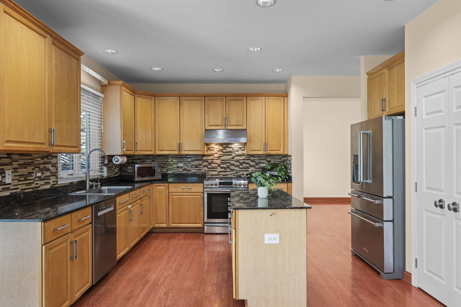 155 Lilac Lane, Wheeling, IL 60090