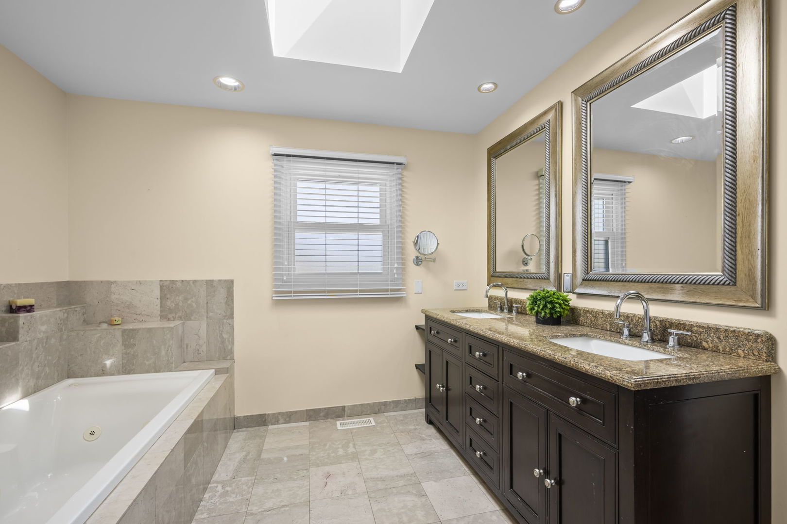 155 Lilac Lane, Wheeling, IL 60090