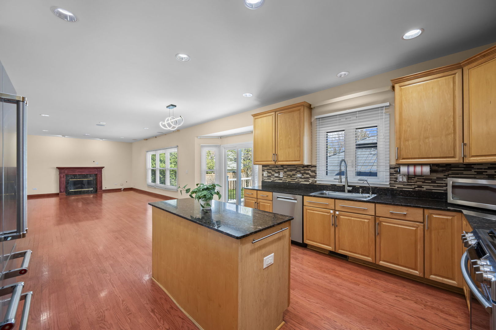 155 Lilac Lane, Wheeling, IL 60090