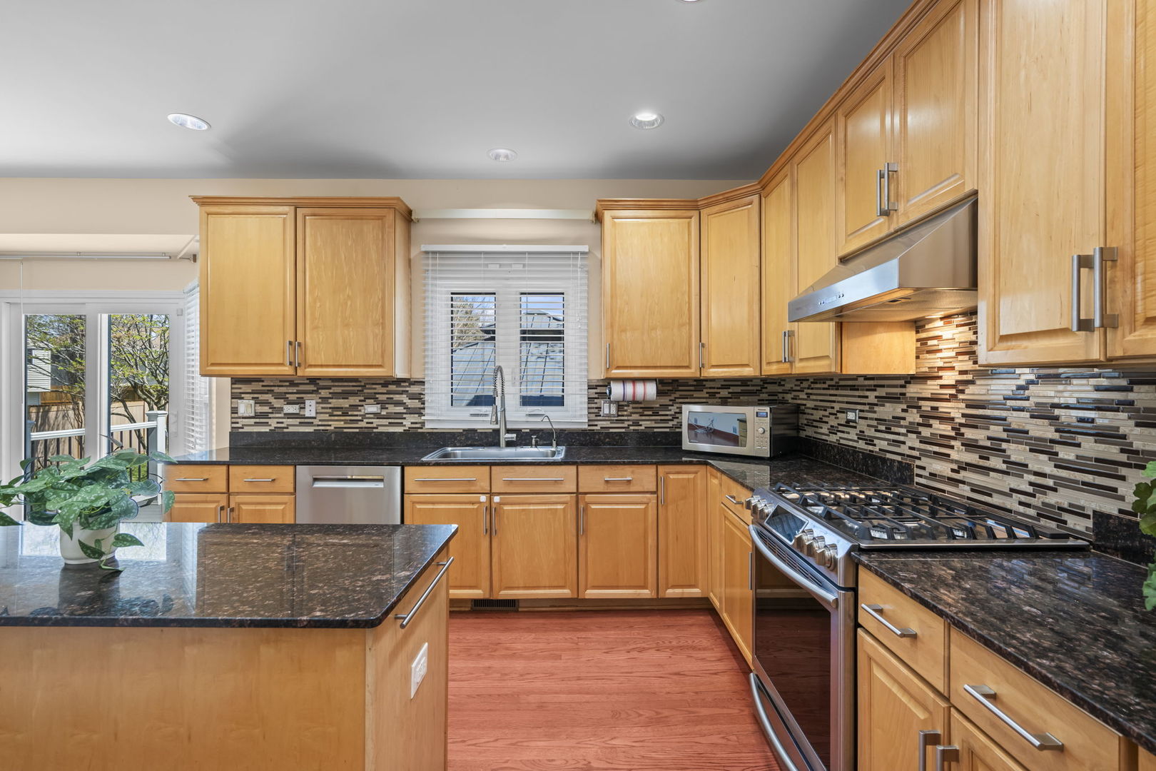 155 Lilac Lane, Wheeling, IL 60090