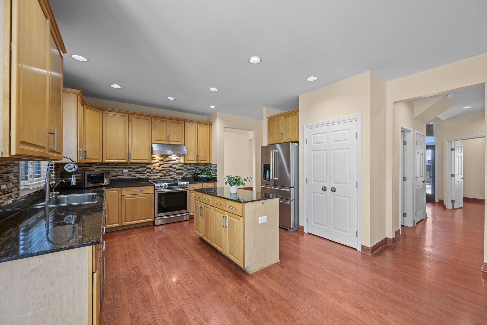 155 Lilac Lane, Wheeling, IL 60090