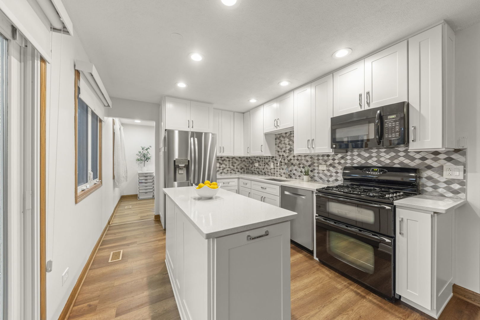 2355 Sunnydale Drive, Woodridge, IL 60517