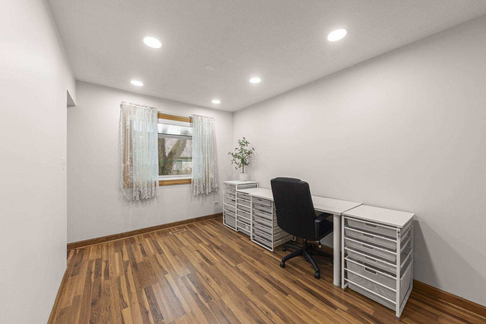 2355 Sunnydale Drive, Woodridge, IL 60517