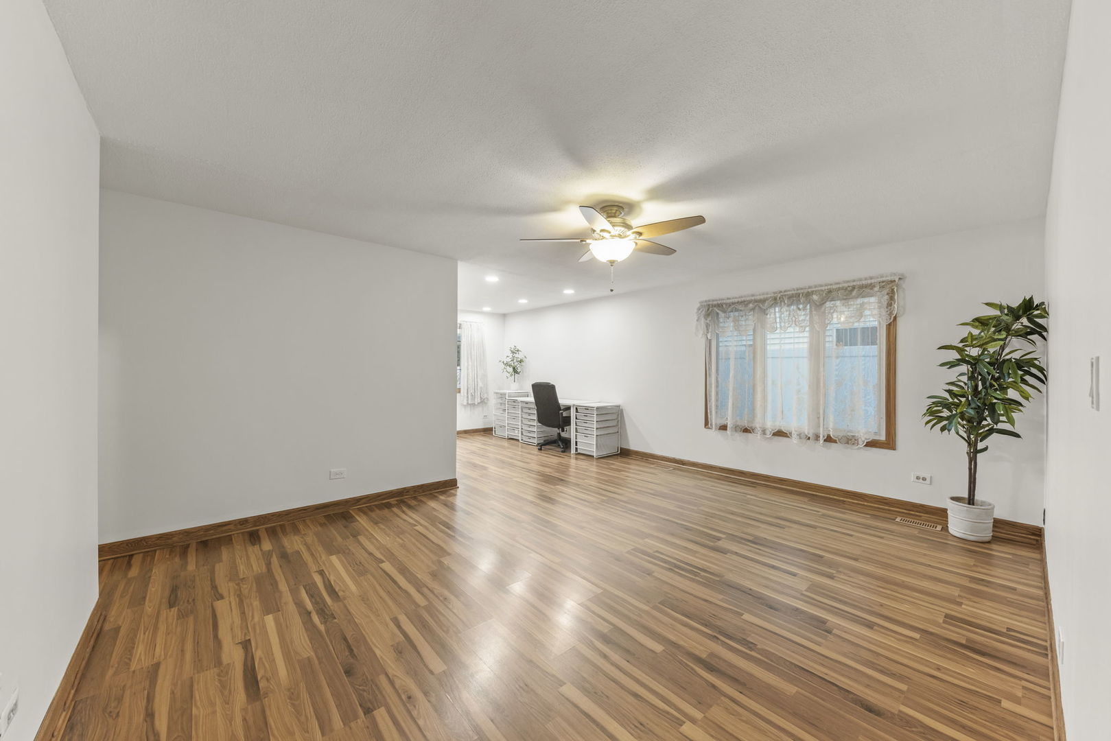 2355 Sunnydale Drive, Woodridge, IL 60517