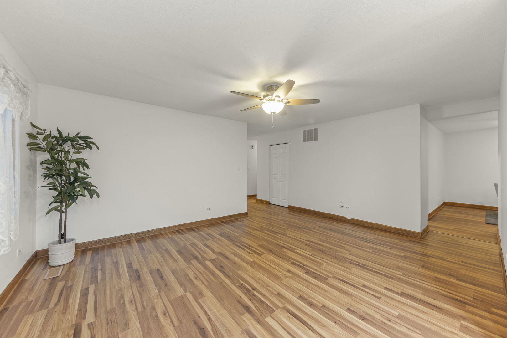 2355 Sunnydale Drive, Woodridge, IL 60517