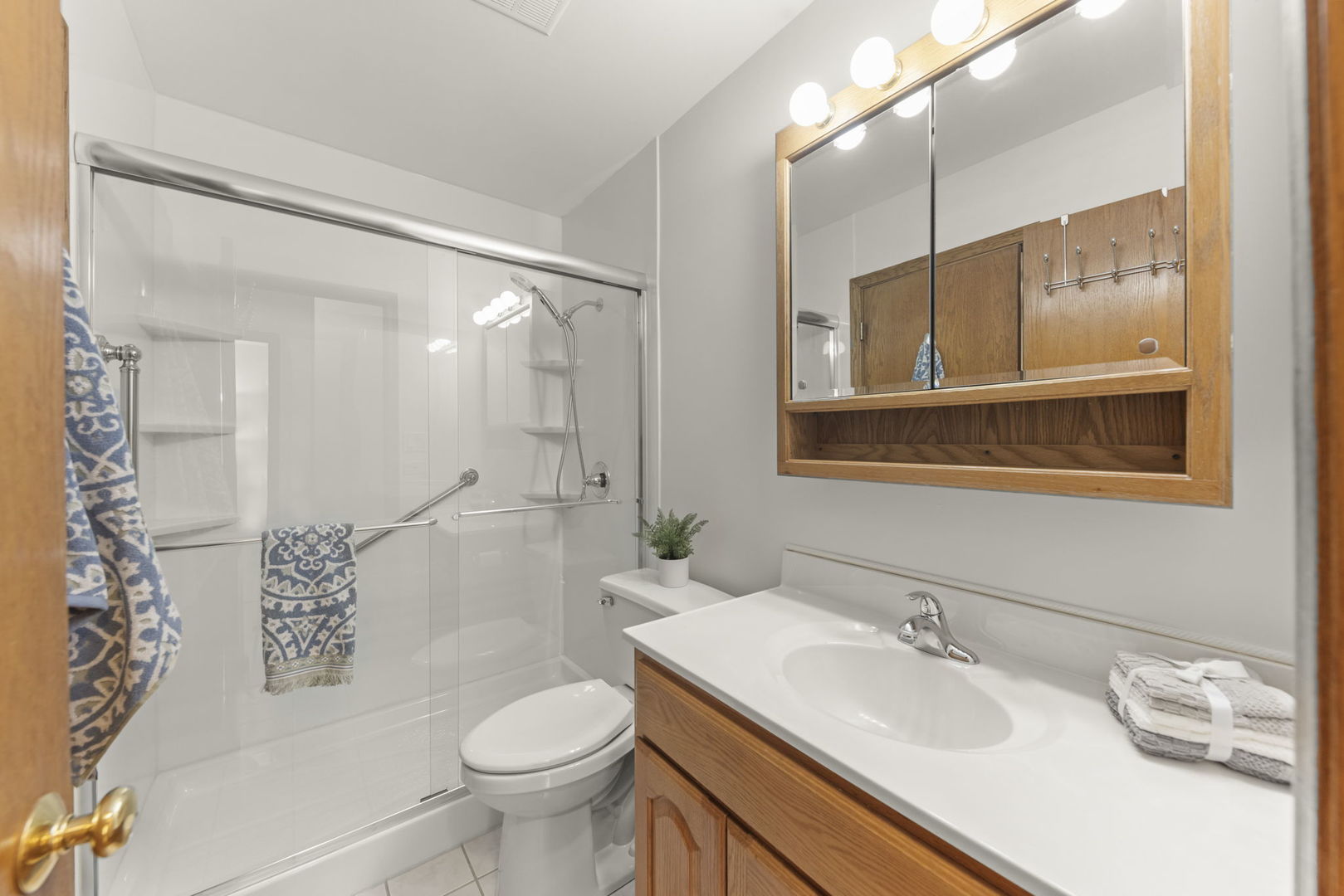 2355 Sunnydale Drive, Woodridge, IL 60517