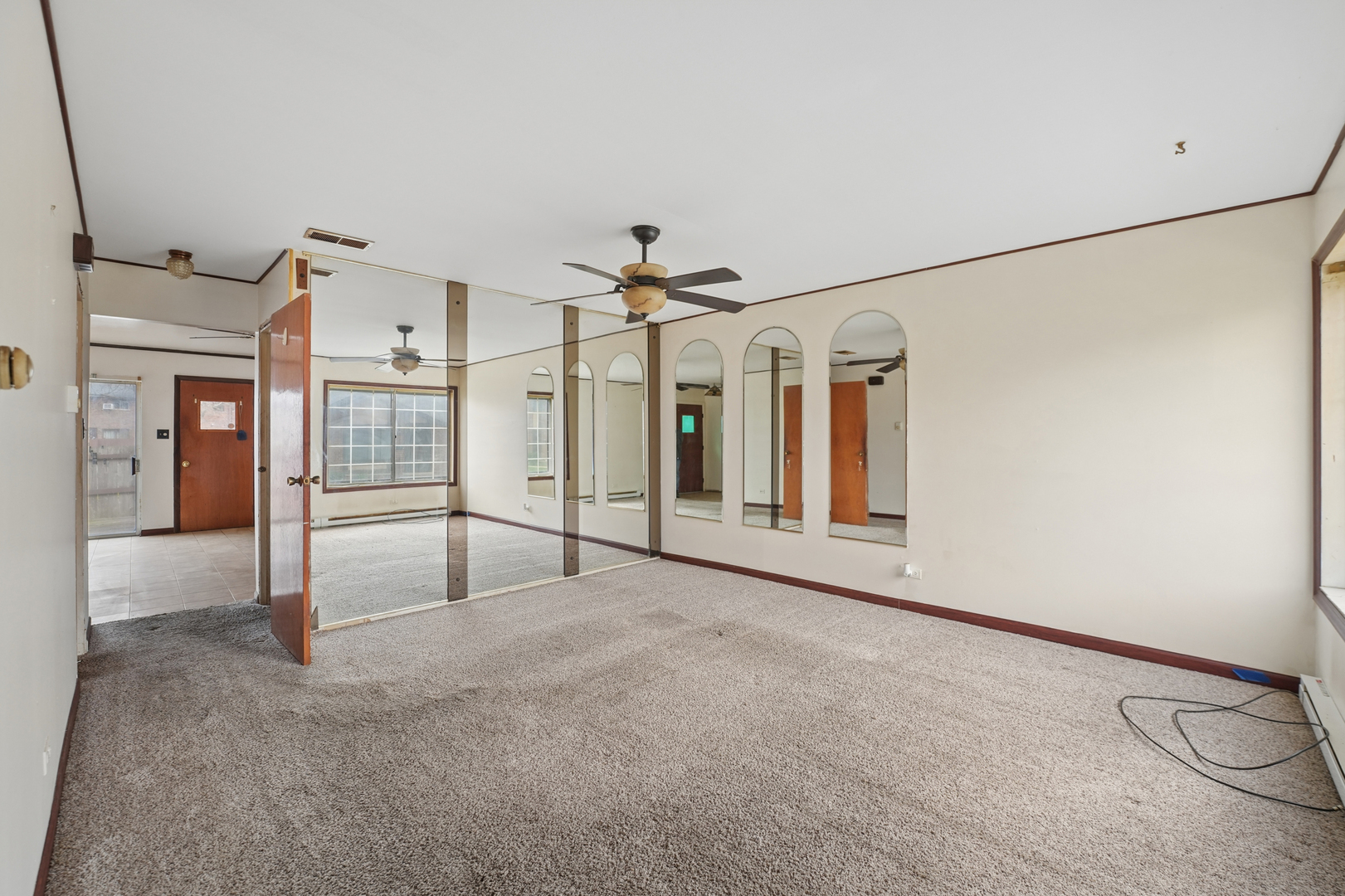 1S127 Stratford Lane, Villa Park, IL 60181