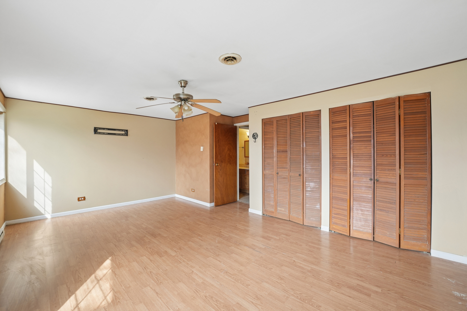 1S127 Stratford Lane, Villa Park, IL 60181