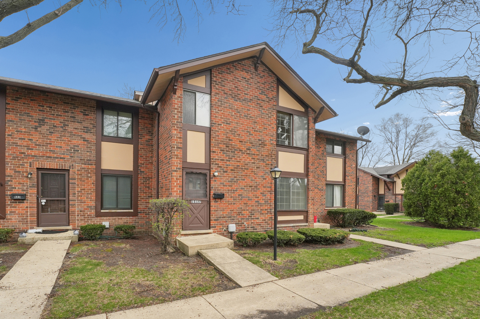 1S127 Stratford Lane, Villa Park, IL 60181