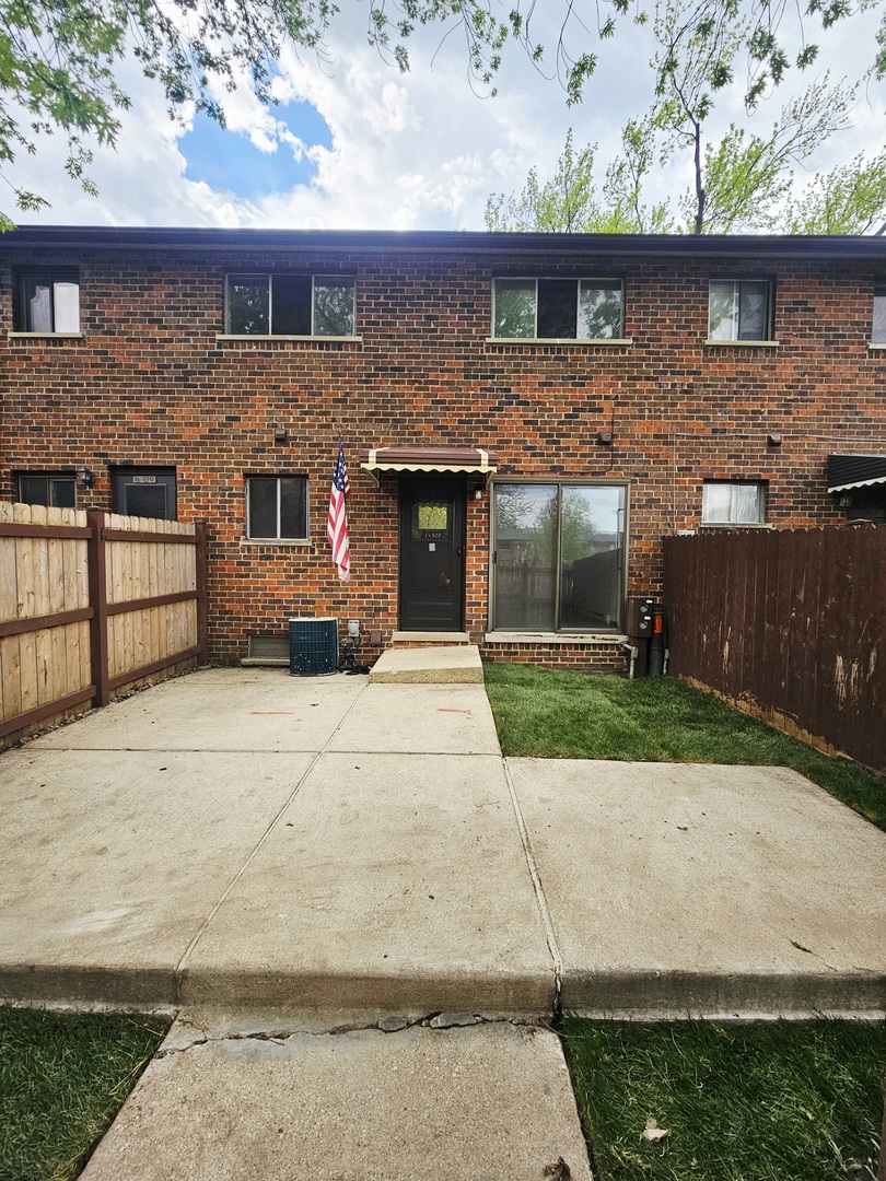 1S127 Stratford Lane, Villa Park, IL 60181