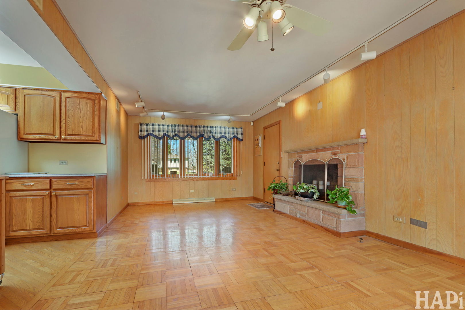 1733 Camellia Lane, Schaumburg, IL 60173