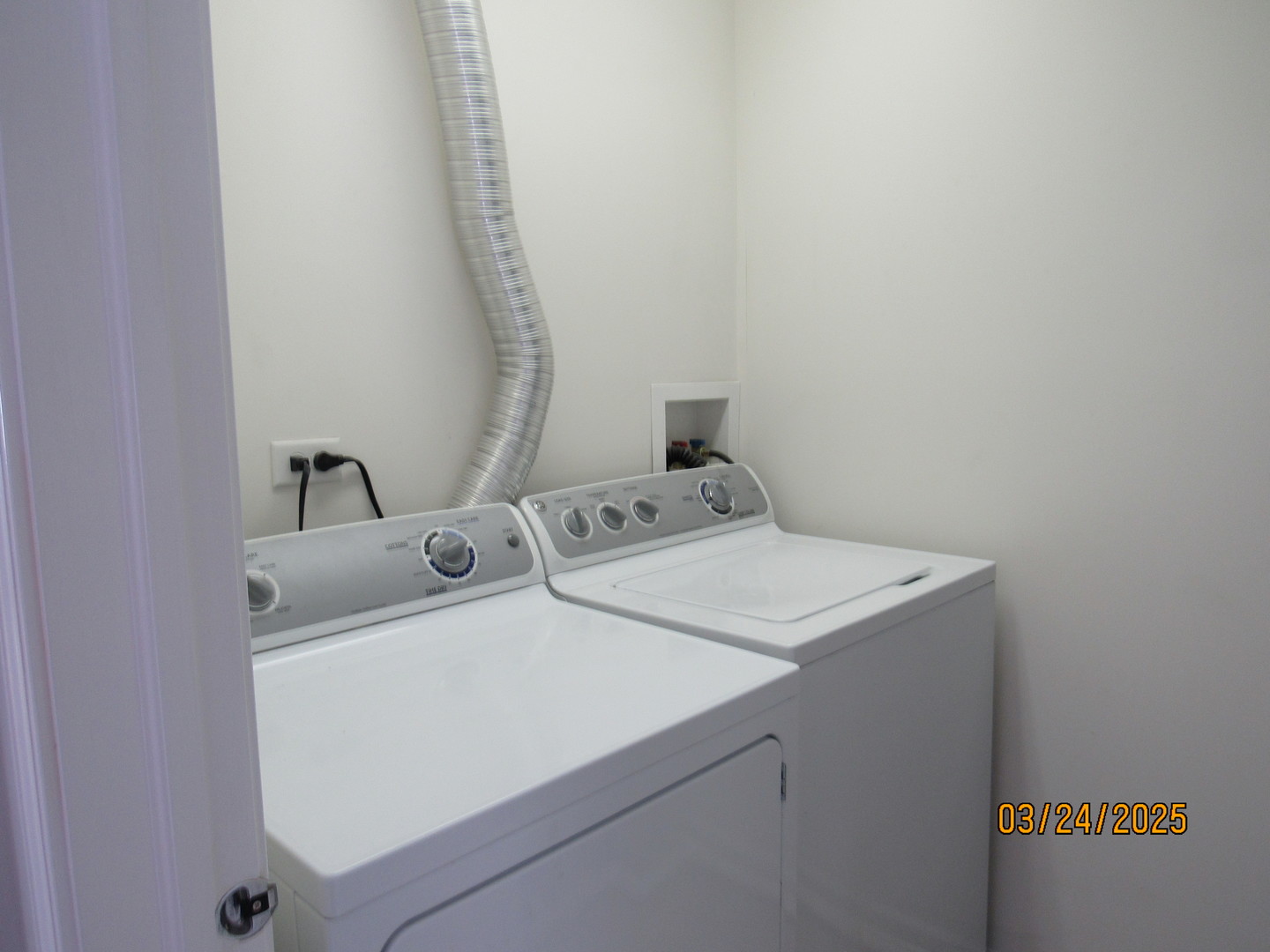 494 S Jade Lane, Round Lake, IL 60073