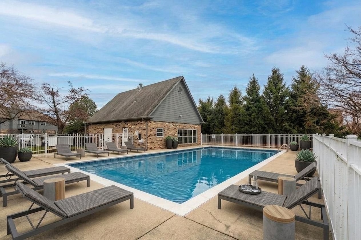 43 Foxcroft Road #43-127, Naperville, IL 60565