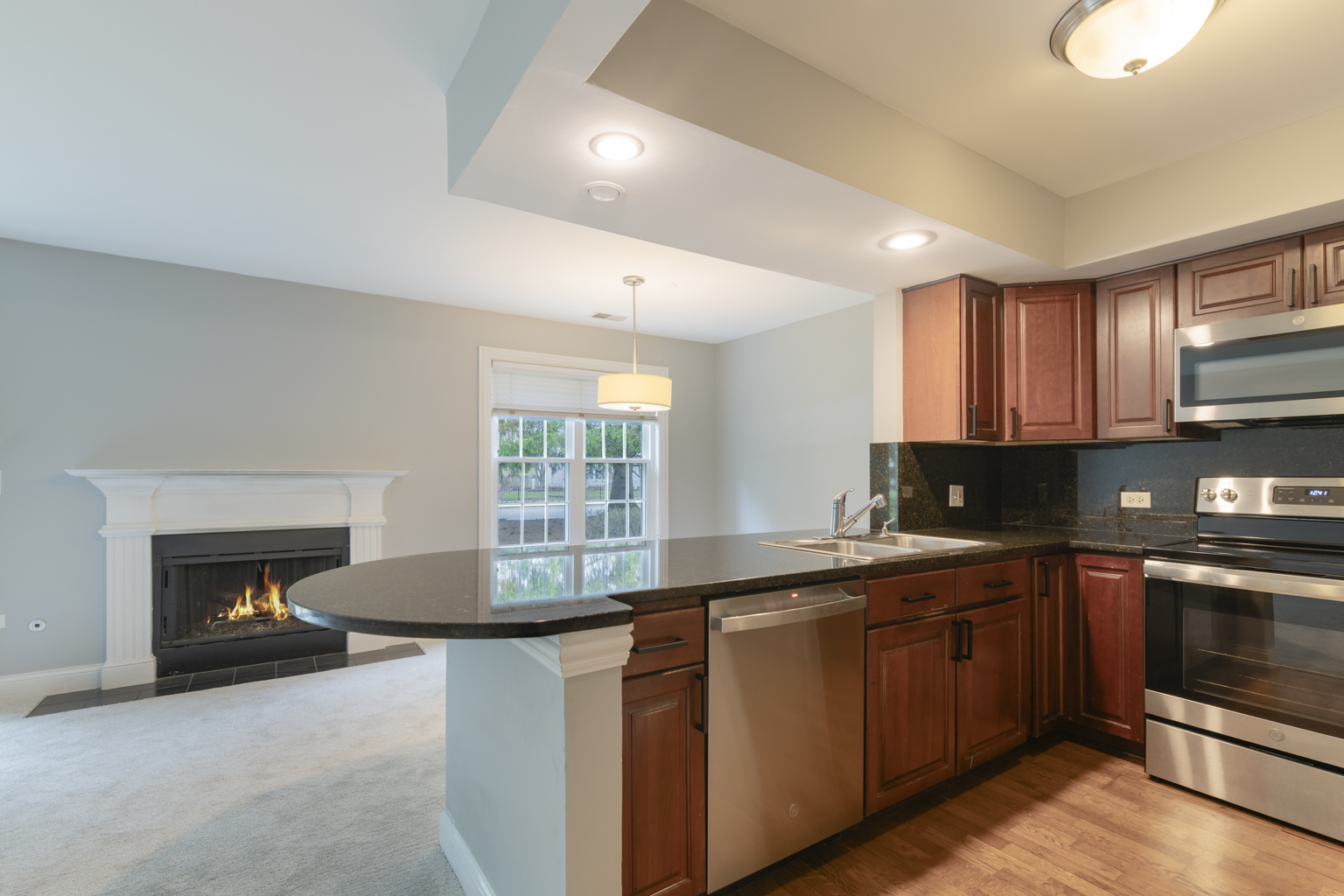 43 Foxcroft Road #43-127, Naperville, IL 60565