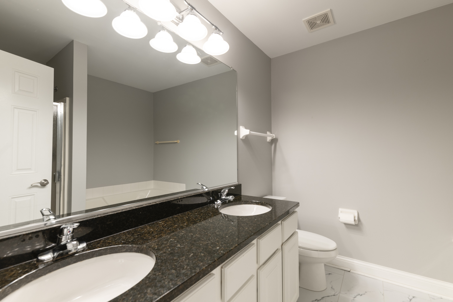 43 Foxcroft Road #43-127, Naperville, IL 60565