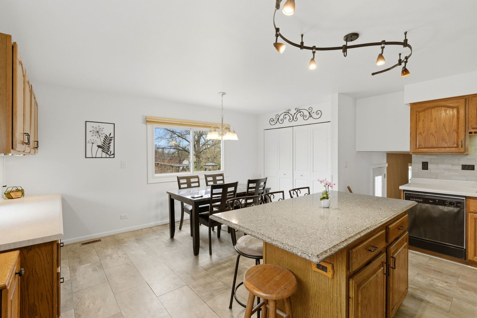 126 June Lane, Lombard, IL 60148