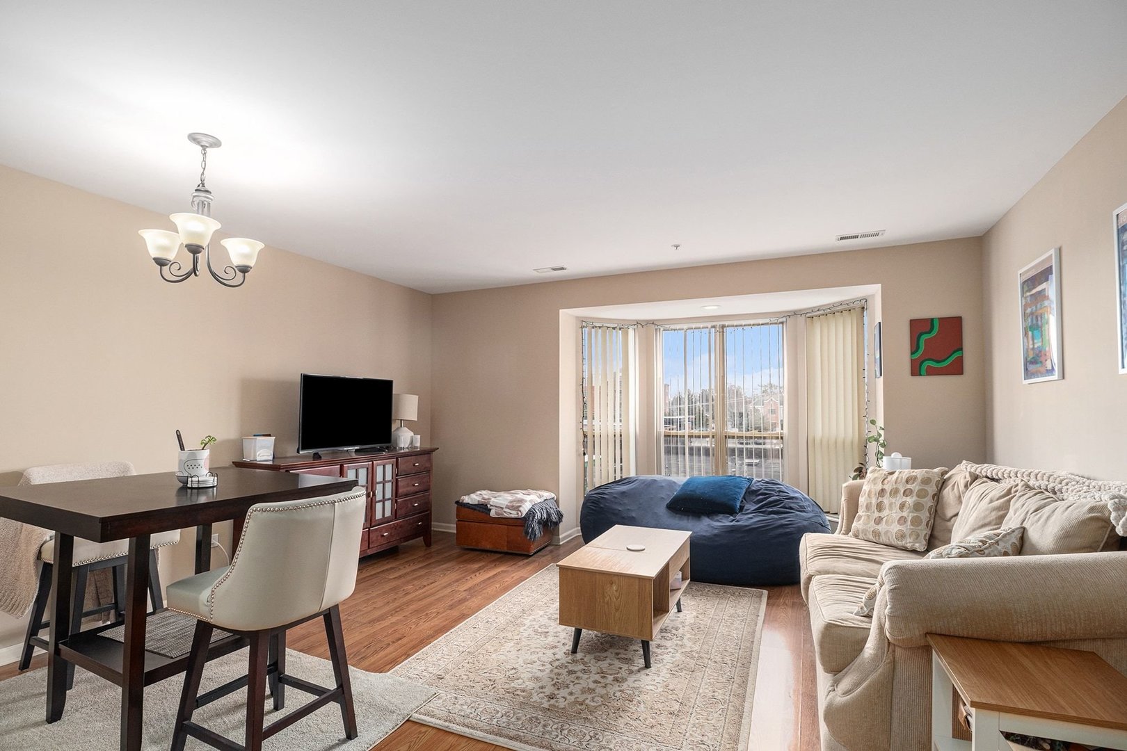 57 E Hattendorf Avenue #304, Roselle, IL 60172