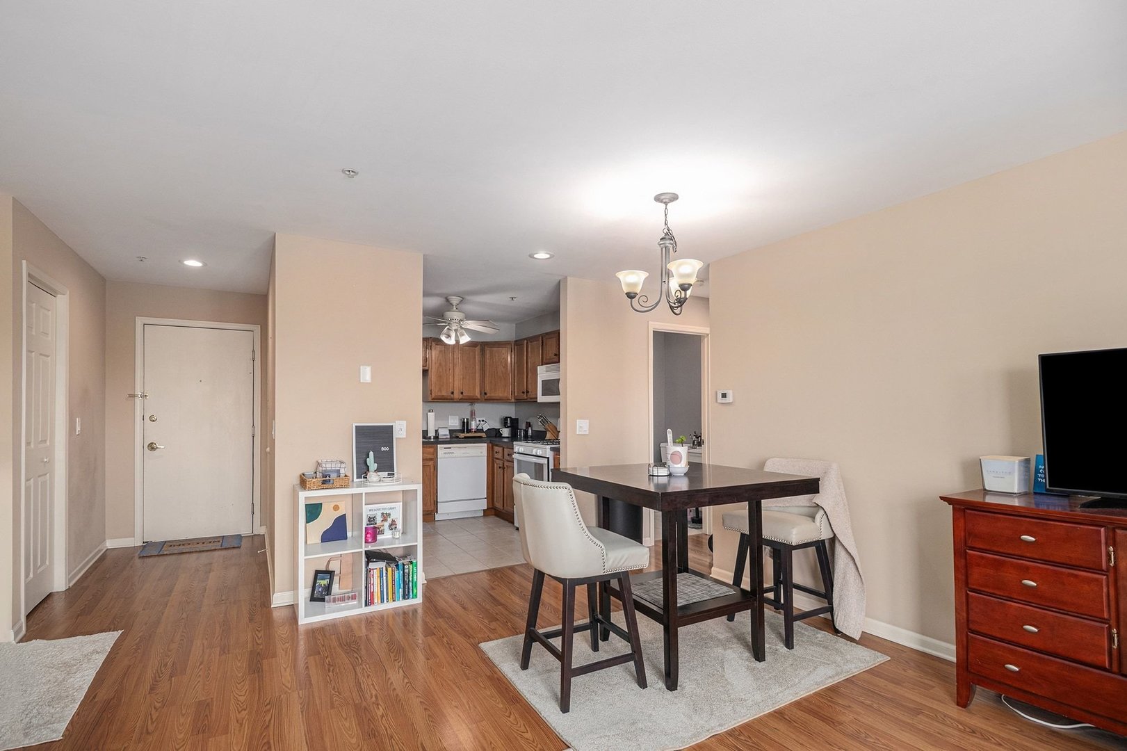 57 E Hattendorf Avenue #304, Roselle, IL 60172