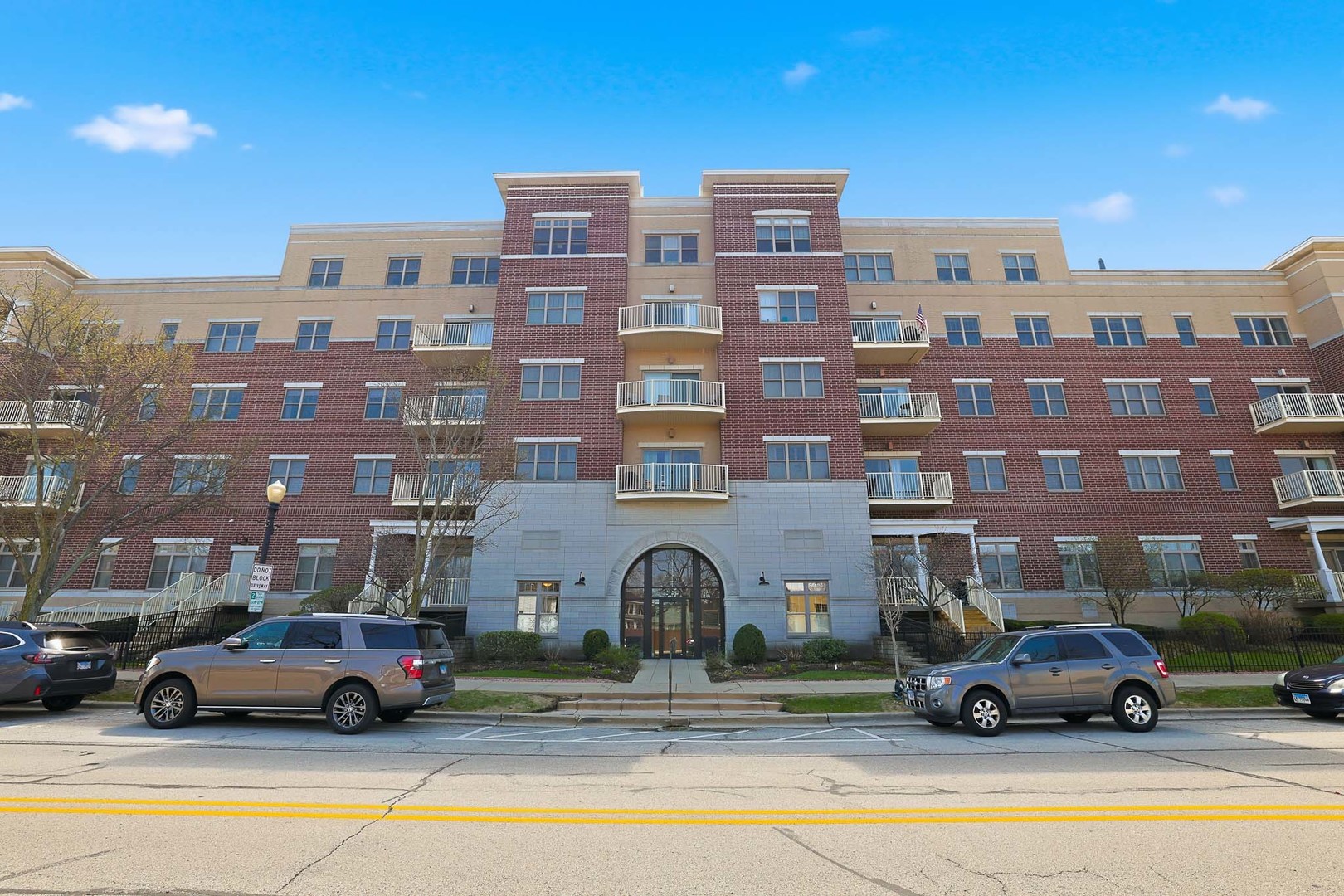 965 Rogers Street #104, Downers Grove, IL 60515