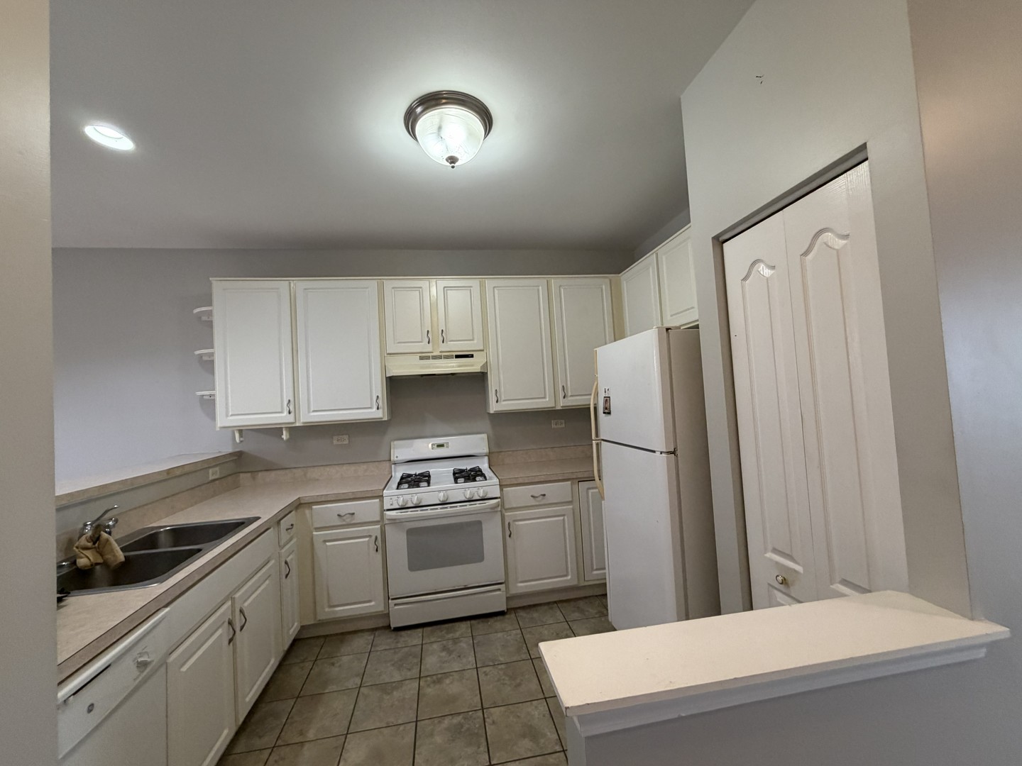 1225 Brookdale Drive, Carpentersville, IL 60110