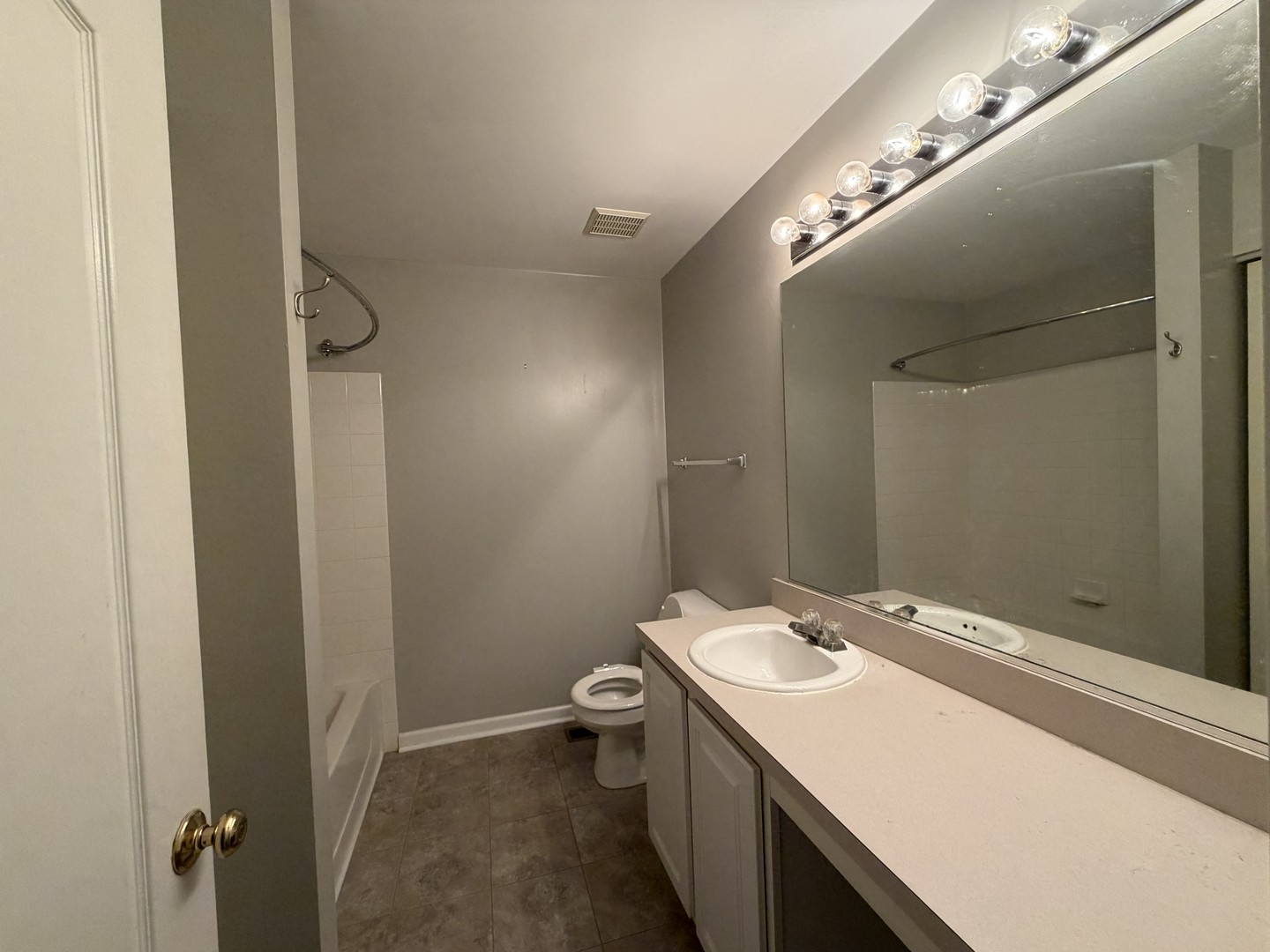 1225 Brookdale Drive, Carpentersville, IL 60110