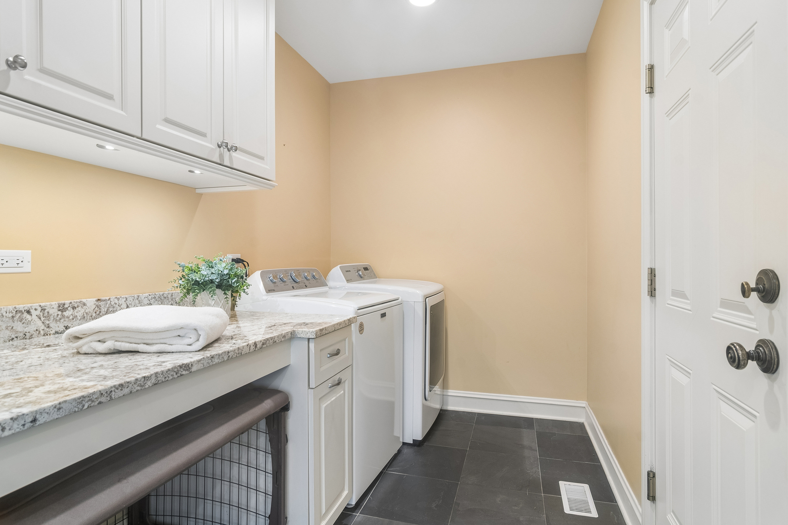 630 S Beverly Lane, Arlington Heights, IL 60005