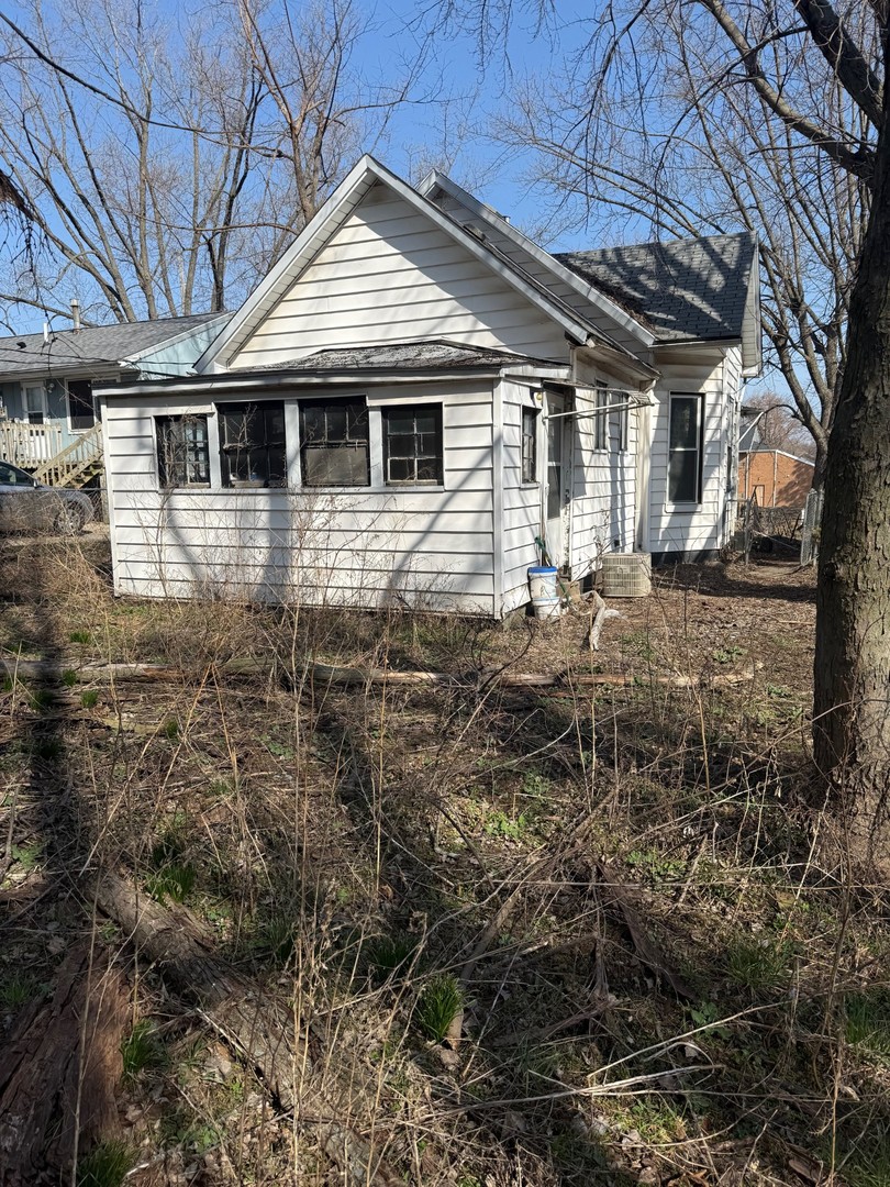 916 W Front Street, Bloomington, IL 61701