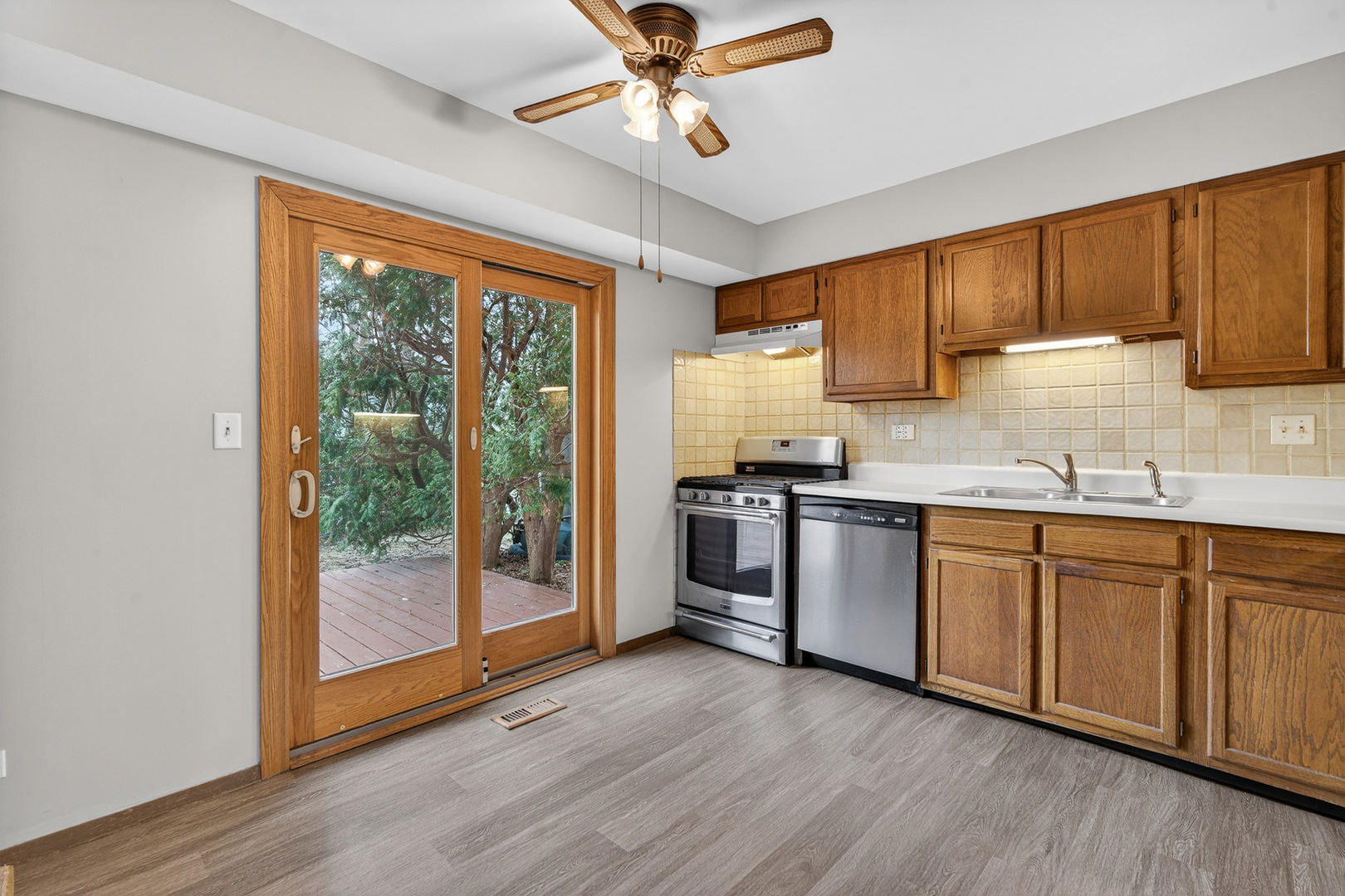 1030 Perry Drive, Algonquin, IL 60102