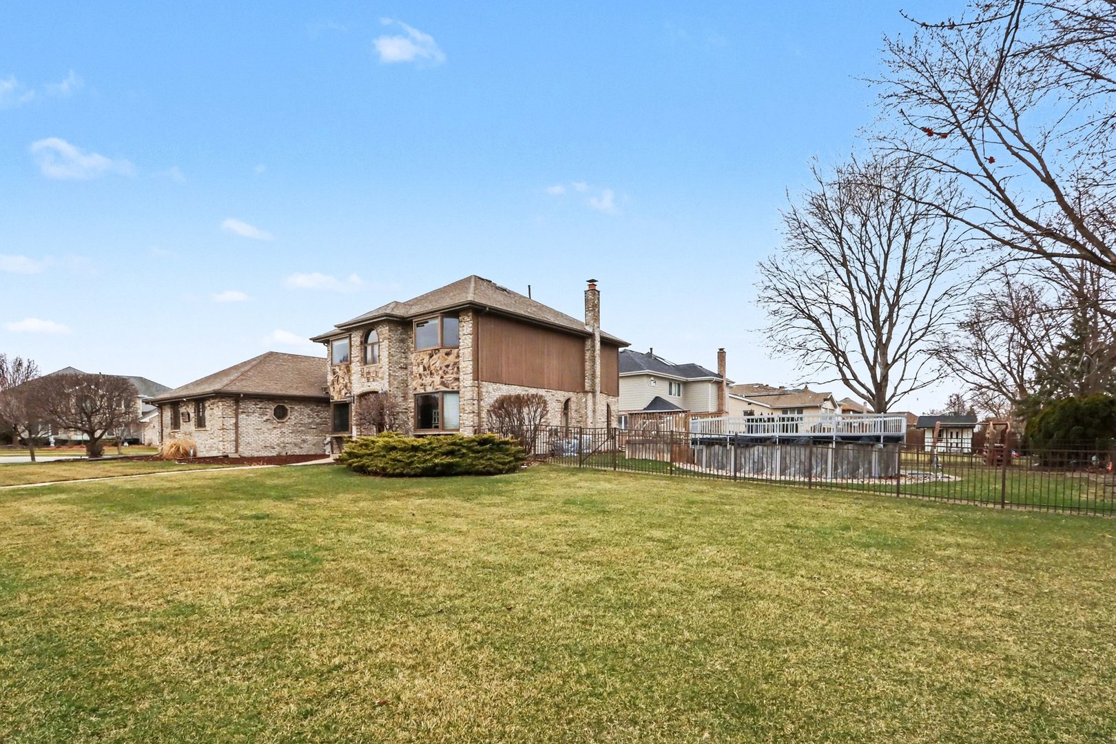 8990 W 175th Street, Tinley Park, IL 60487