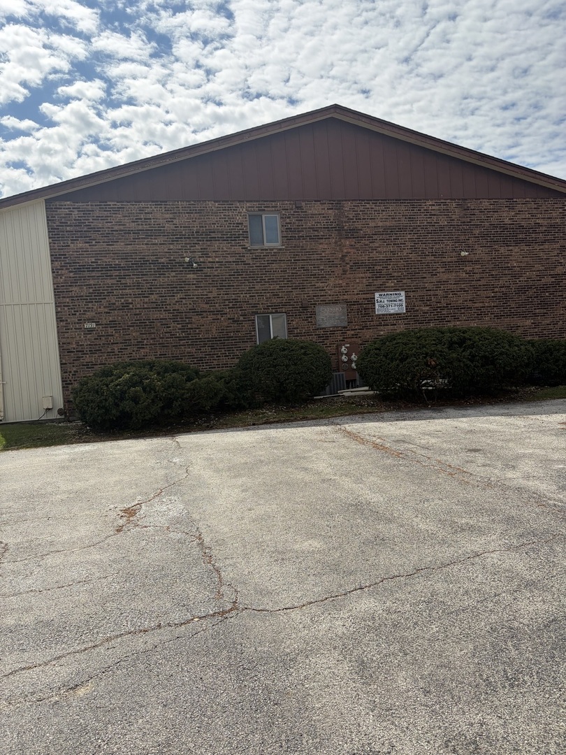 7131 Hickory Street #6, Tinley Park, IL 60477