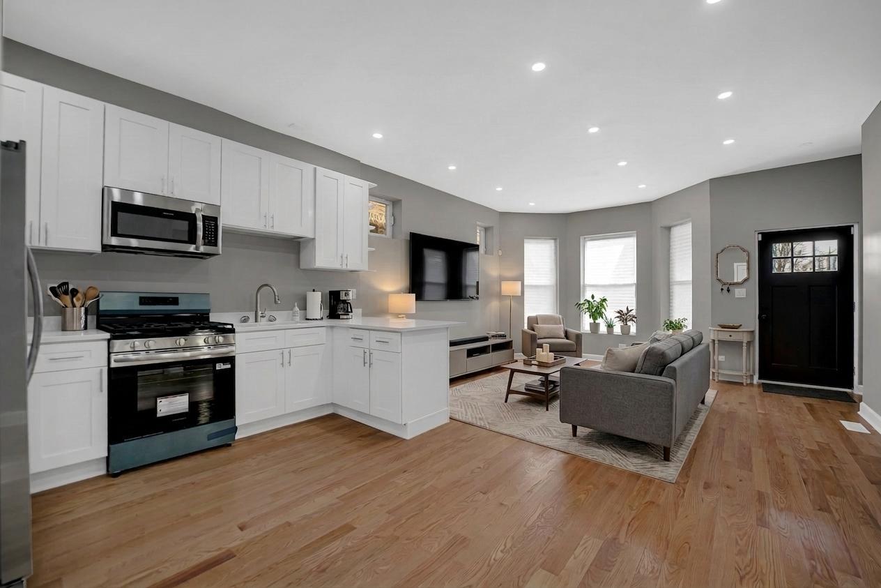 4528 W Maypole Avenue, Chicago, IL 60624