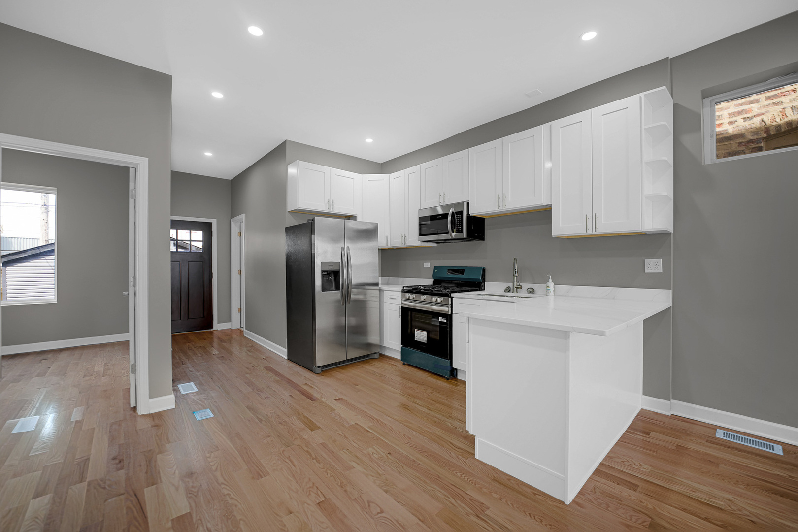 4528 W Maypole Avenue, Chicago, IL 60624