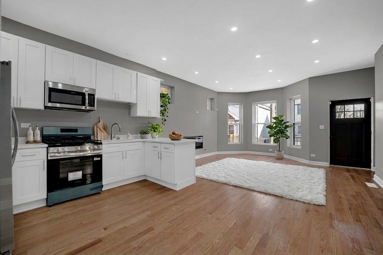 4528 W Maypole Avenue, Chicago, IL 60624