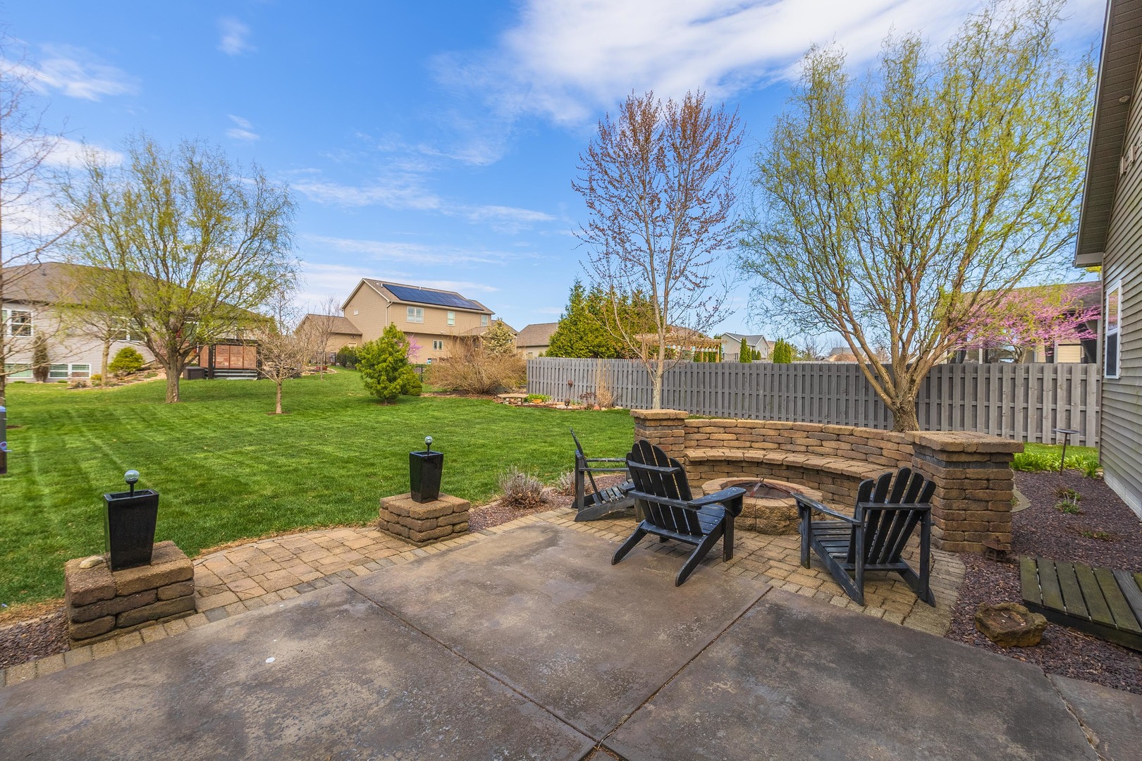 6002 Jackpine Road, Bloomington, IL 61705