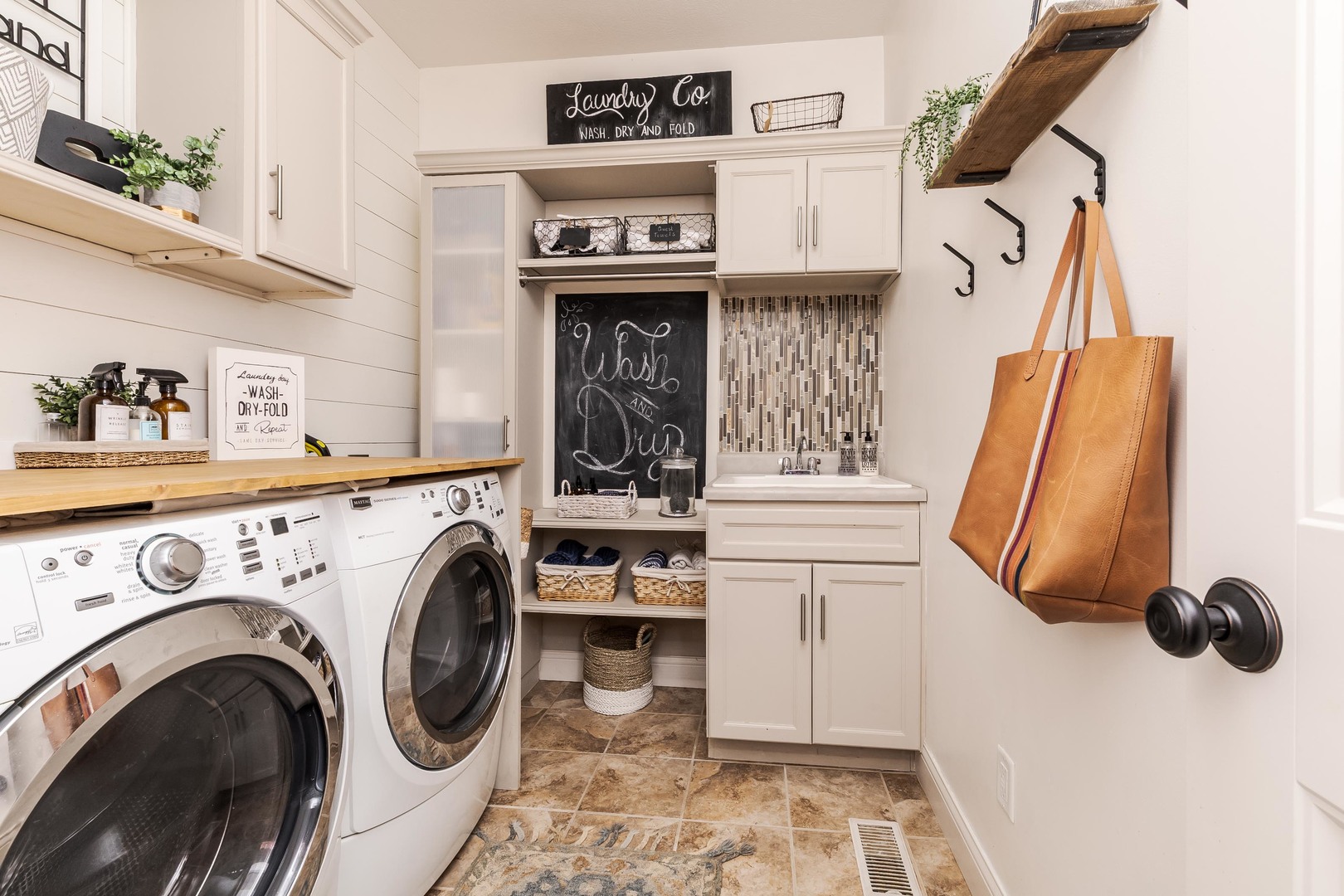 6002 Jackpine Road, Bloomington, IL 61705