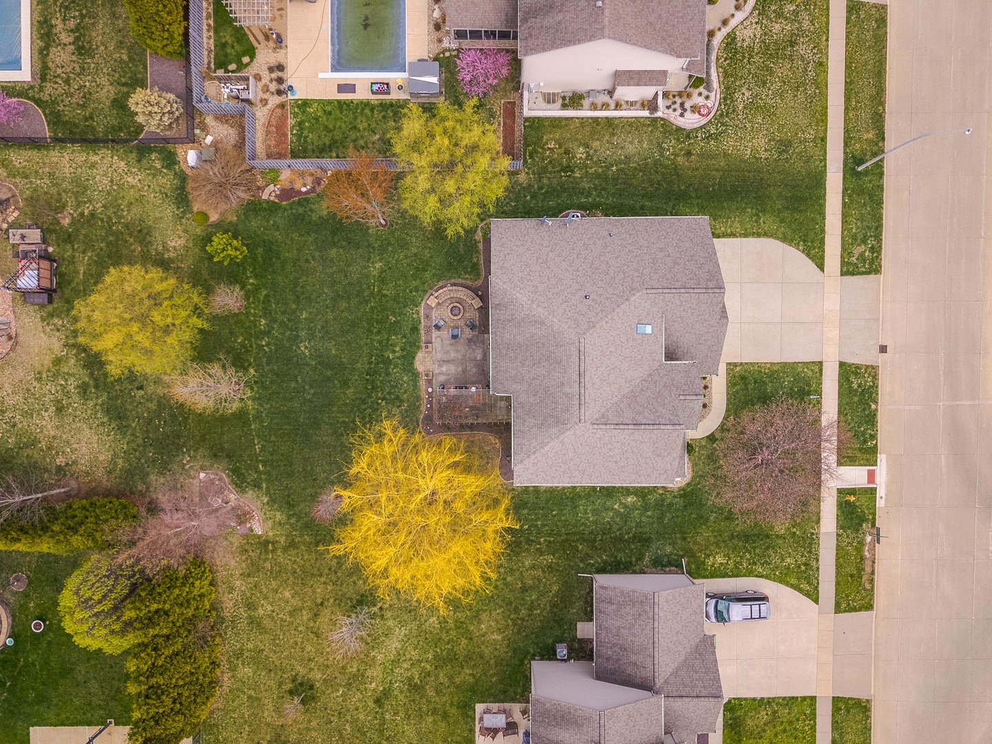 6002 Jackpine Road, Bloomington, IL 61705