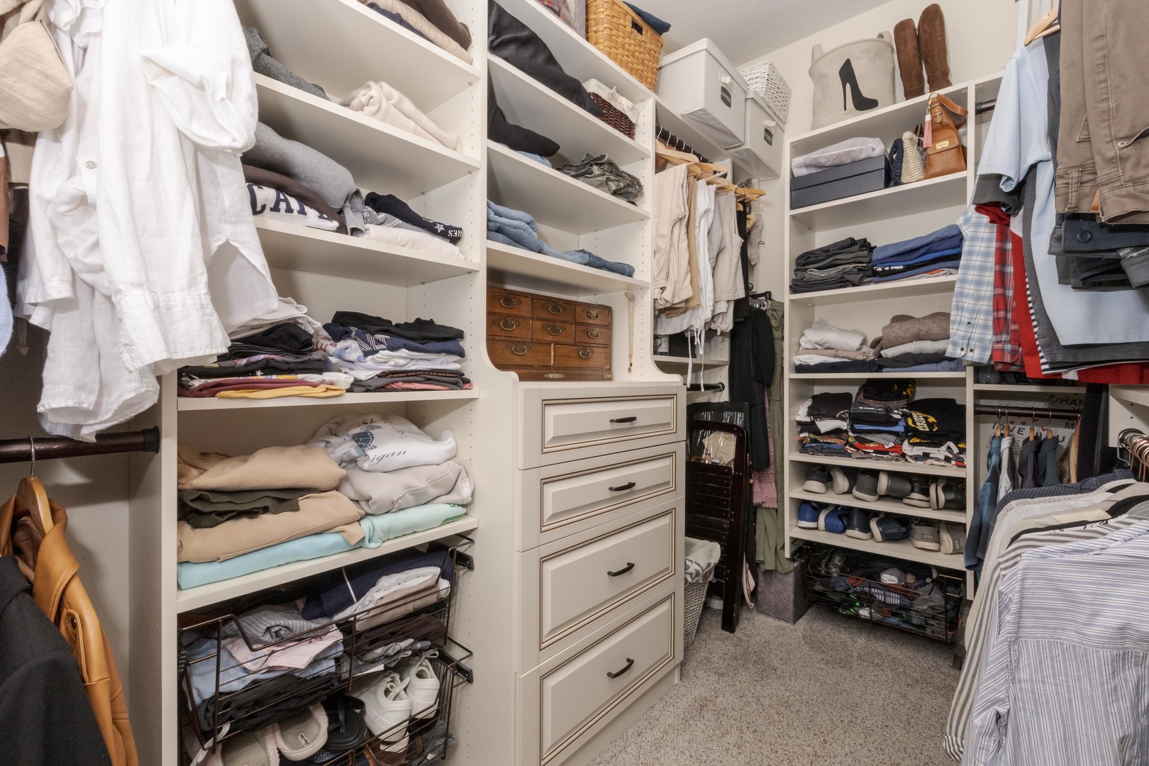 6002 Jackpine Road, Bloomington, IL 61705