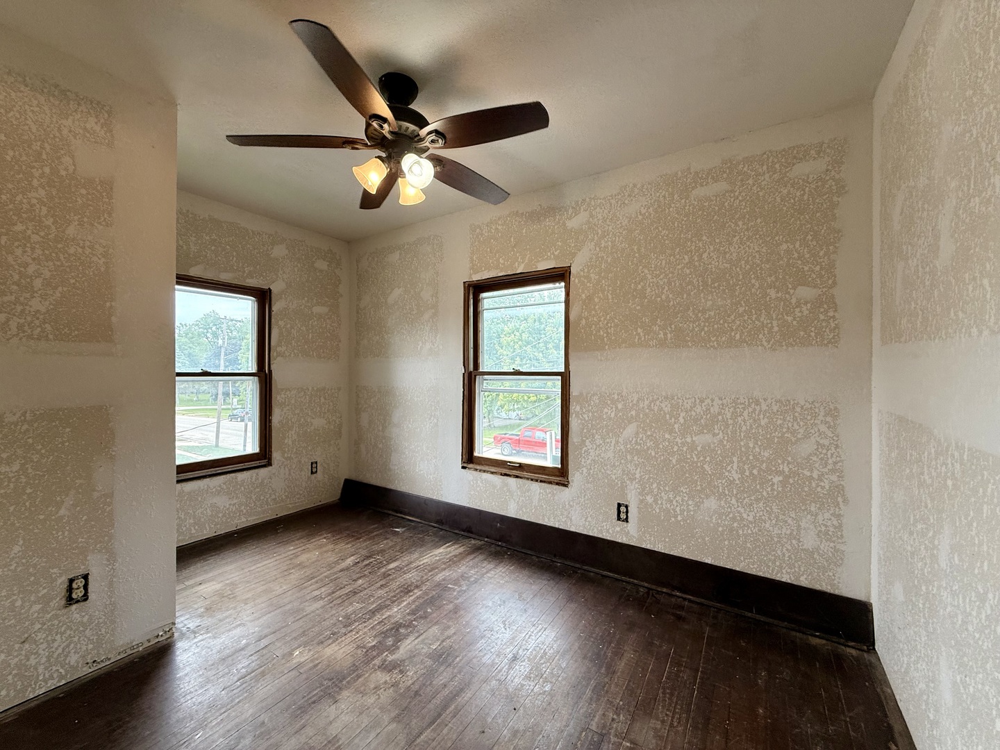 1005 E Main Street, Clinton, IL 61727