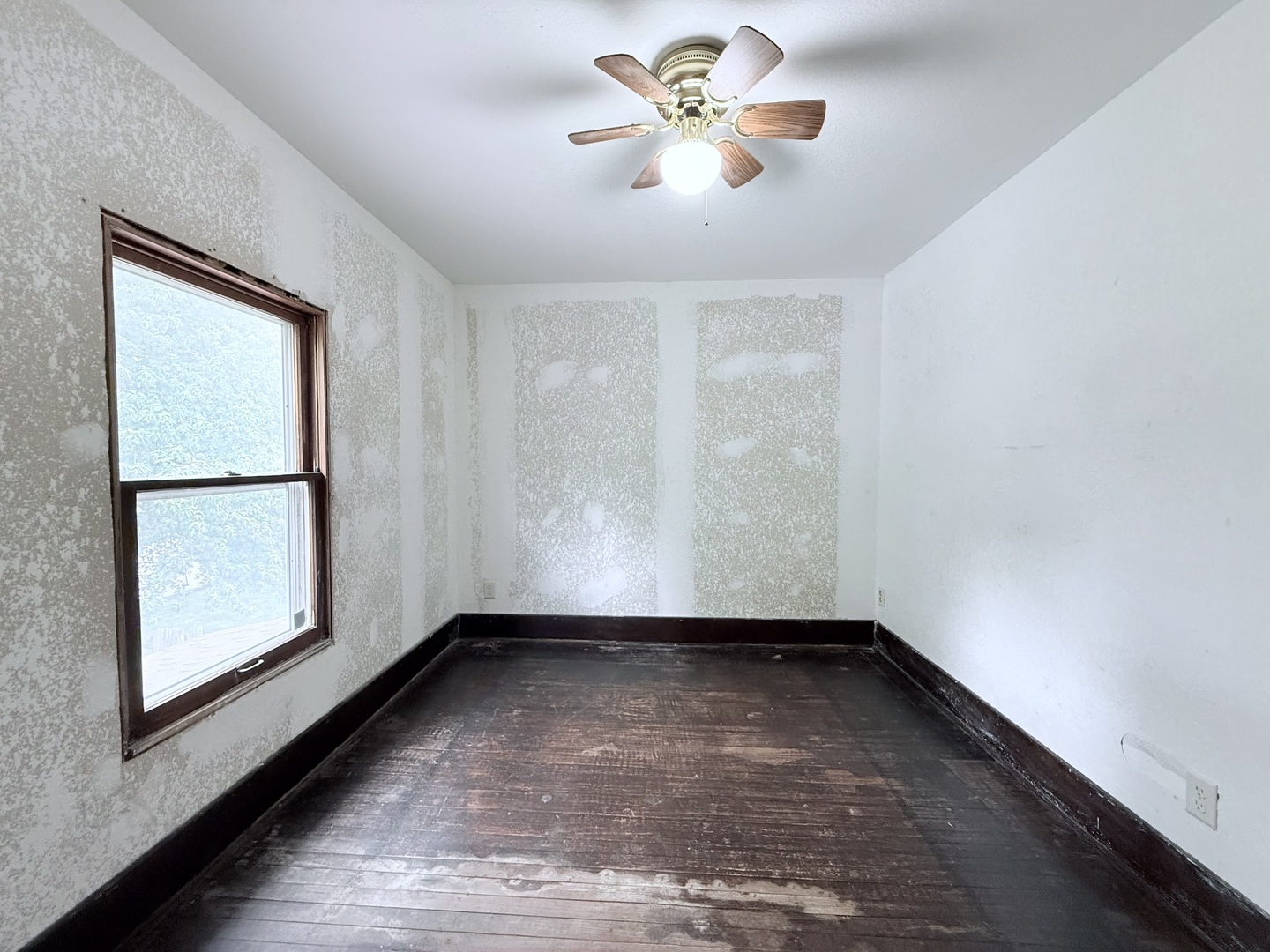 1005 E Main Street, Clinton, IL 61727
