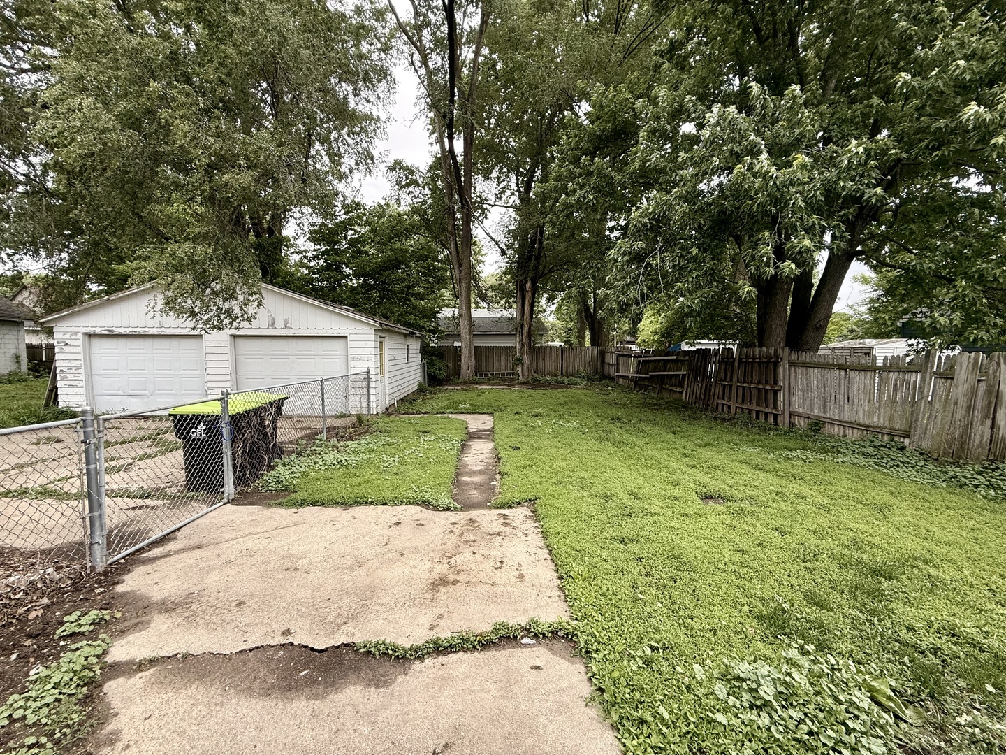 1005 E Main Street, Clinton, IL 61727