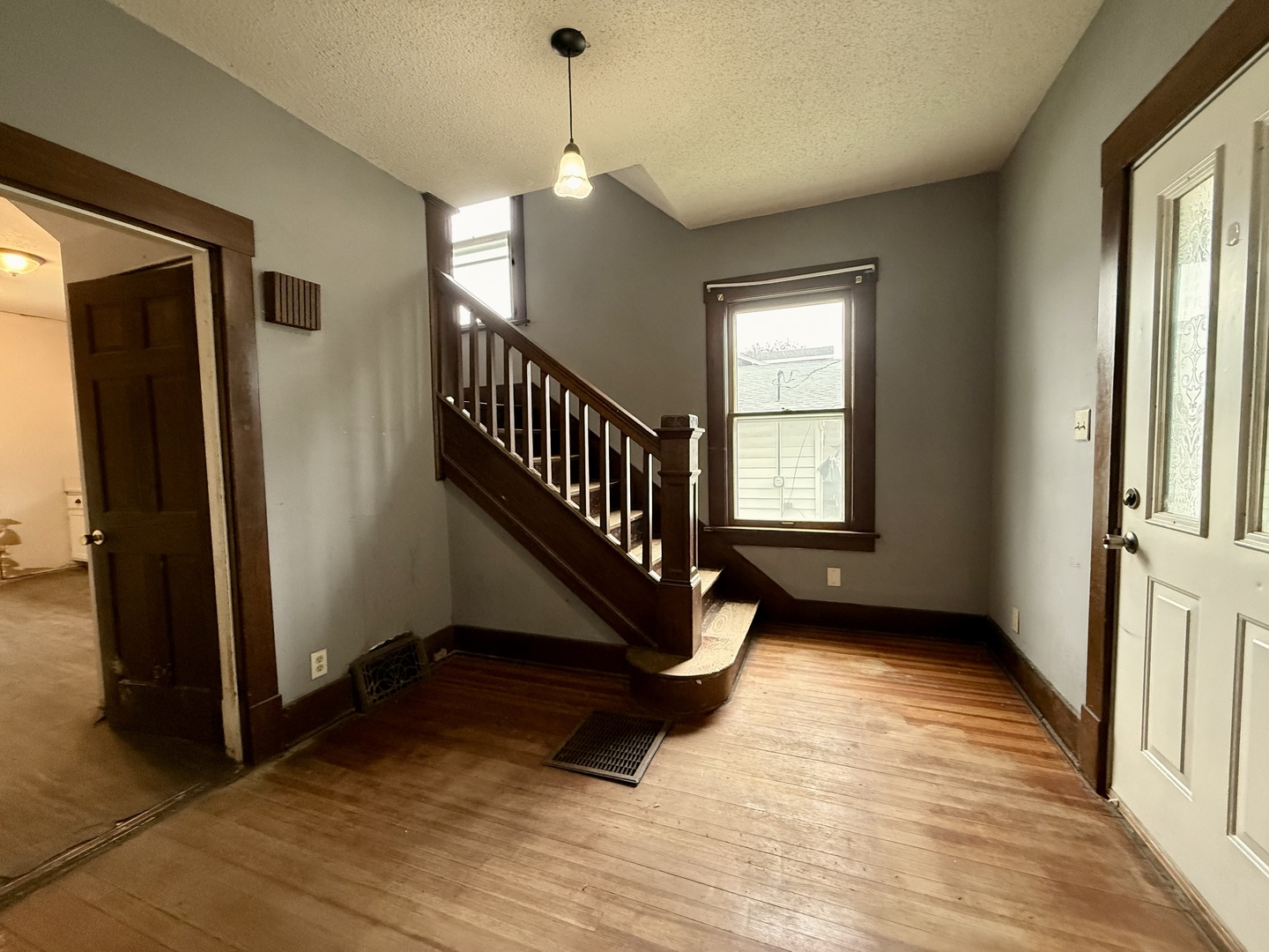 1005 E Main Street, Clinton, IL 61727