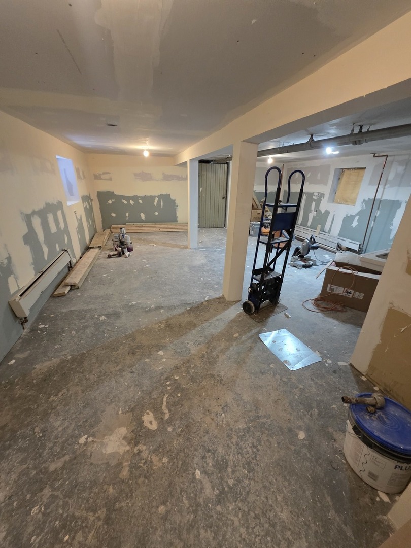 10548 S Avenue J, Chicago, IL 60617