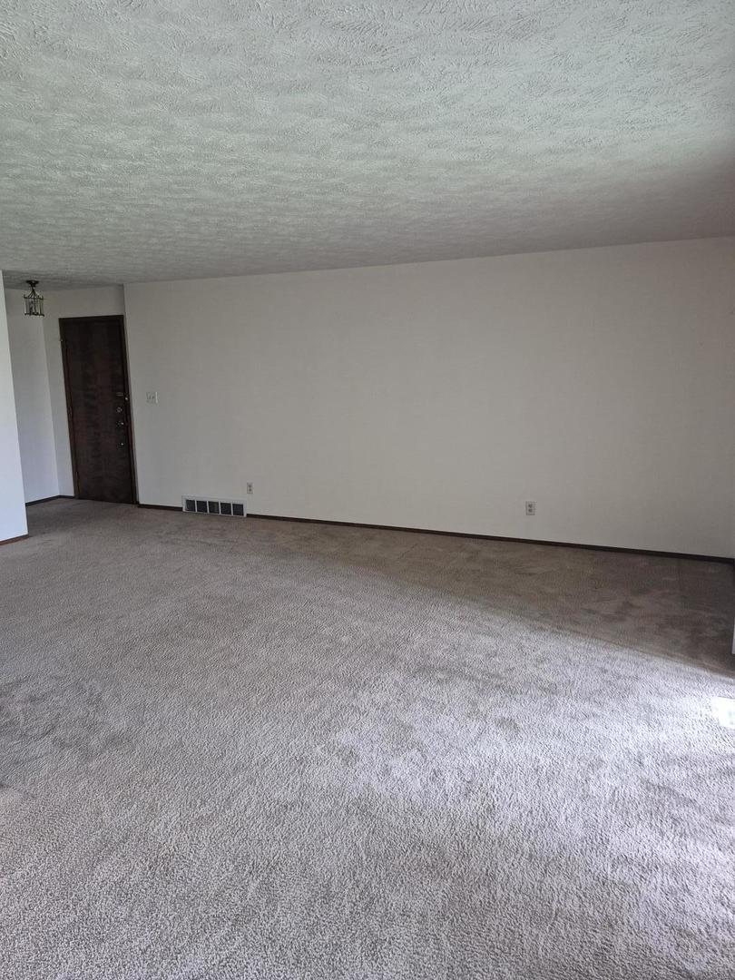 43 Crystal Court #B1, Pontiac, IL 61764