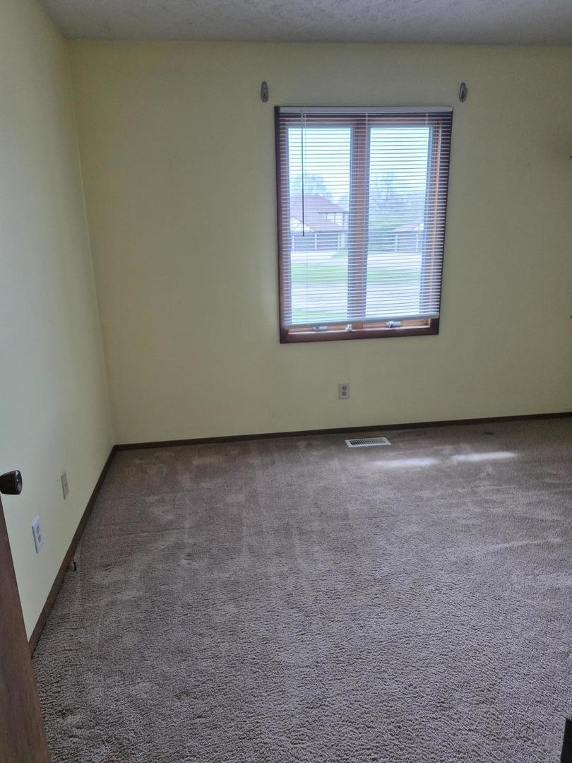 43 Crystal Court #B1, Pontiac, IL 61764